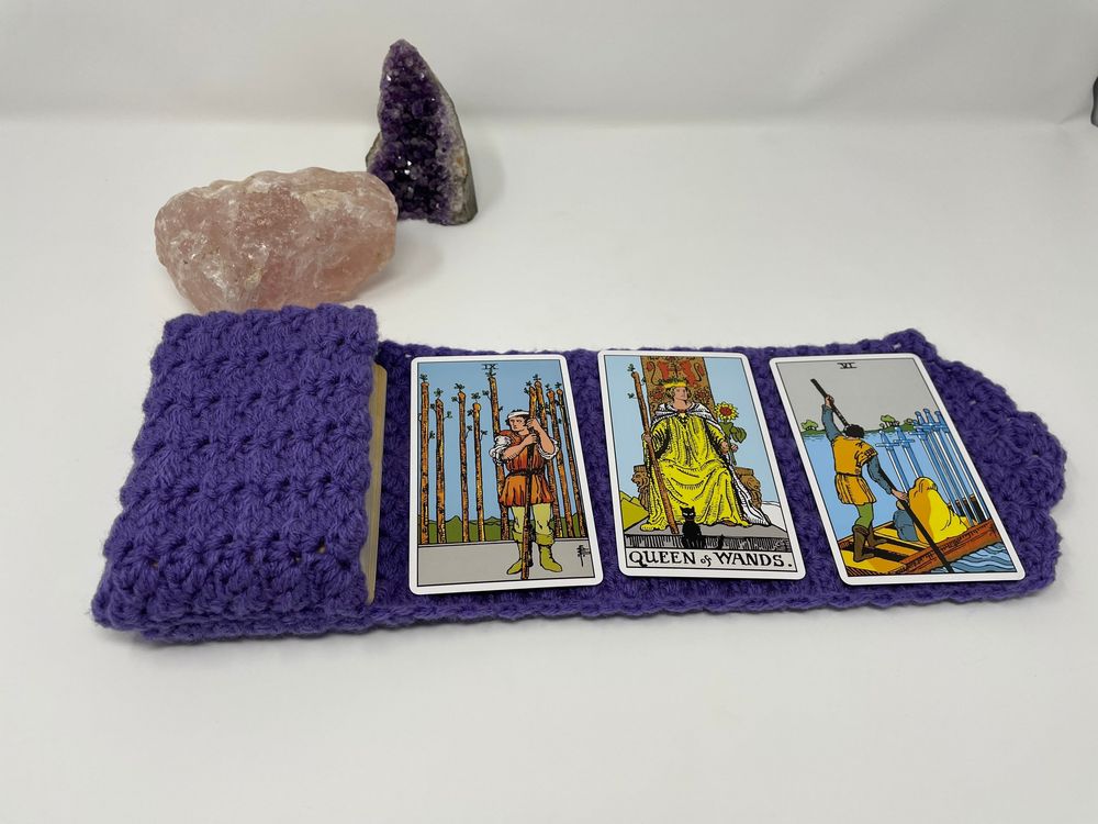 Tarot card mat with pouch